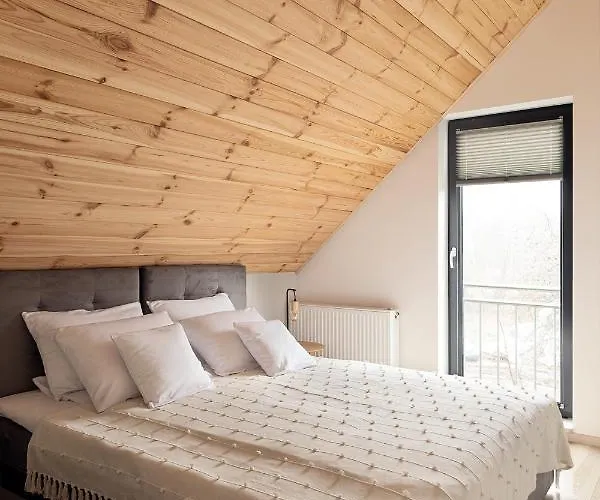 Miedzy Brzozami / W Lesie فيلة